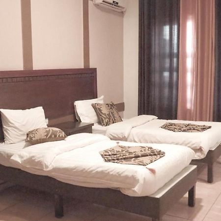 Al Fawanes Hotel Apartments Amman Eksteriør bilde