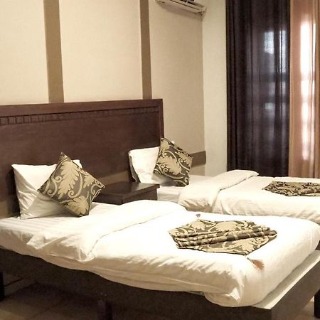 Al Fawanes Hotel Apartments Amman Eksteriør bilde