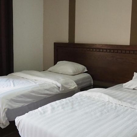 Al Fawanes Hotel Apartments Amman Eksteriør bilde