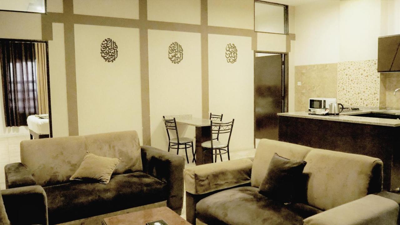 Al Fawanes Hotel Apartments Amman Eksteriør bilde