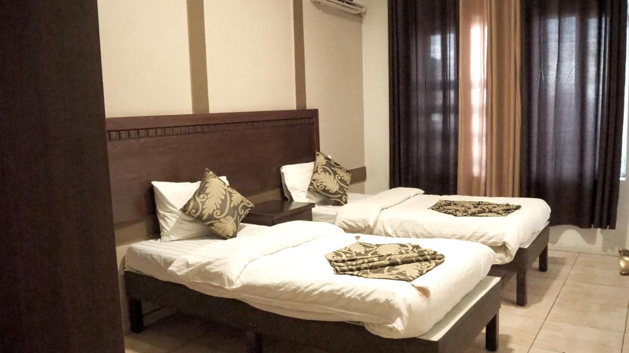 Al Fawanes Hotel Apartments Amman Eksteriør bilde