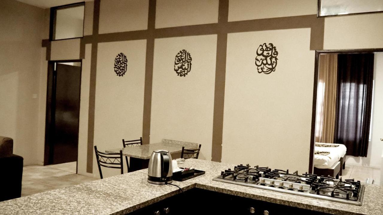 Al Fawanes Hotel Apartments Amman Eksteriør bilde
