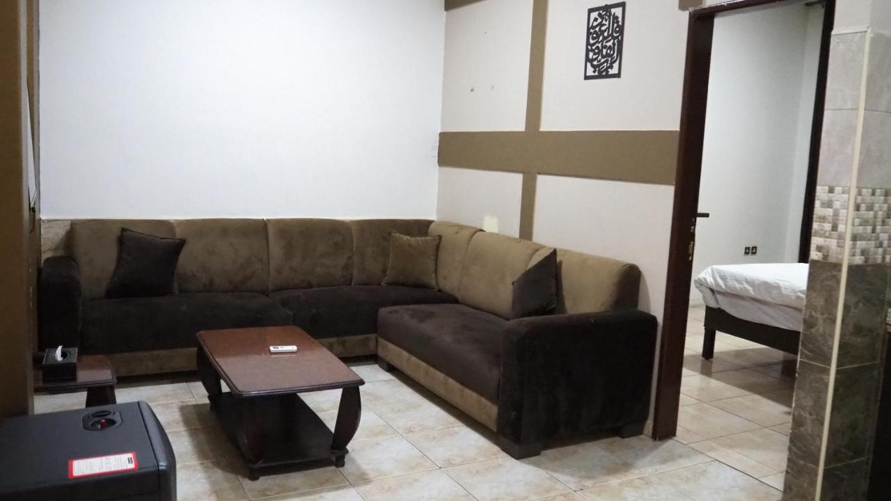 Al Fawanes Hotel Apartments Amman Eksteriør bilde
