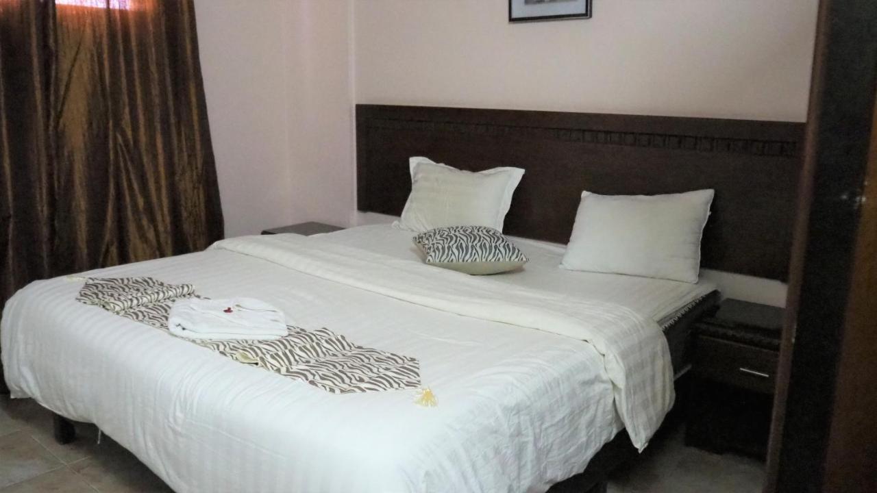 Al Fawanes Hotel Apartments Al Yadudah Eksteriør bilde