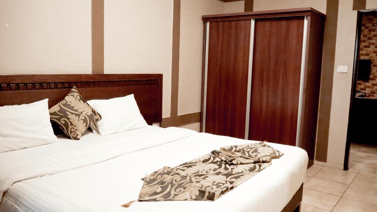 Al Fawanes Hotel Apartments Amman Eksteriør bilde