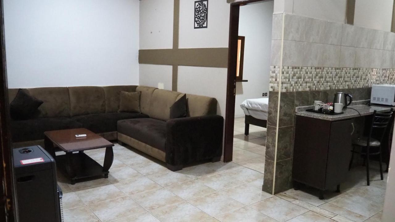 Al Fawanes Hotel Apartments Amman Eksteriør bilde