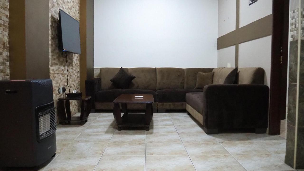 Al Fawanes Hotel Apartments Amman Eksteriør bilde