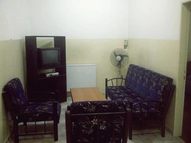 Al Fawanes Hotel Apartments Amman Eksteriør bilde