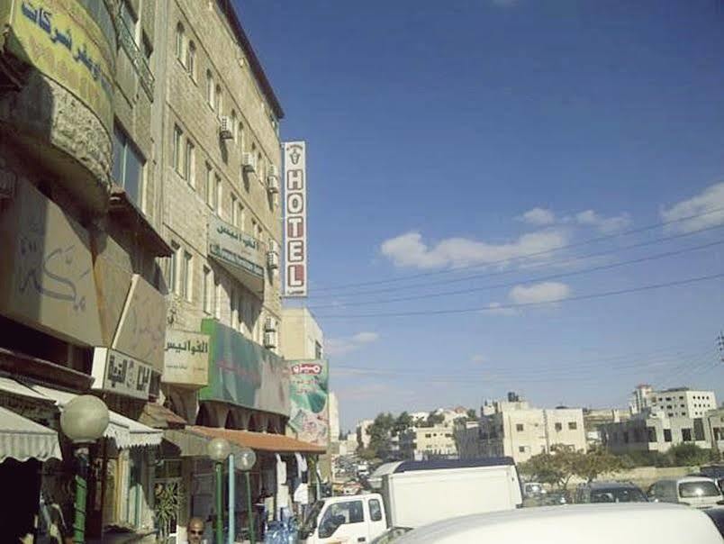 Al Fawanes Hotel Apartments Amman Eksteriør bilde